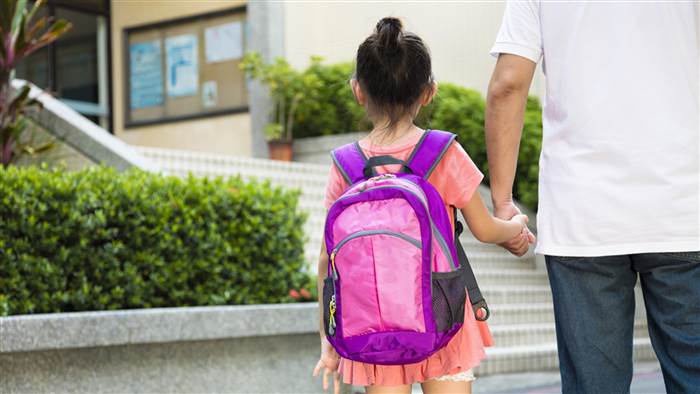 الاستخدام غير السليم لحقائب الظهر يهدد الأطفال في سن المدرسة